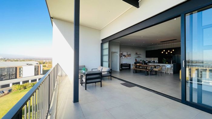 Penthouse For Sale in Midfield Estate: Rooftop Pool, Cinema, Gym, Exclusive Amenities