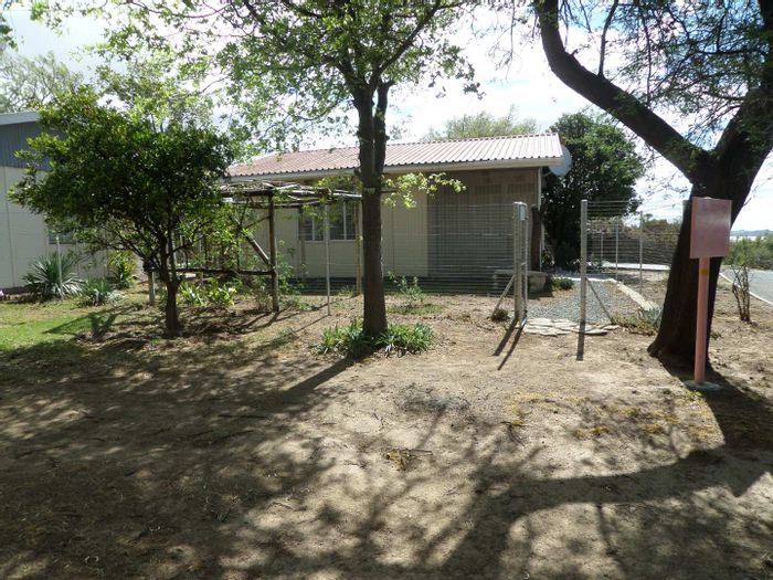 For Sale: Oviston Cluster with 3 units, storage area, and 6 garages.