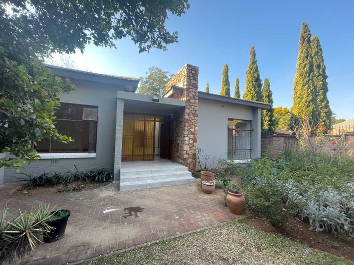 4-Bedroom House To Rent in Waverley with Garden, Carport, and Prepaid Electricity.