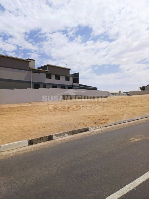Mile 4: Vacant Land Residential for Sale, 1088 sqm, 300m from beach.