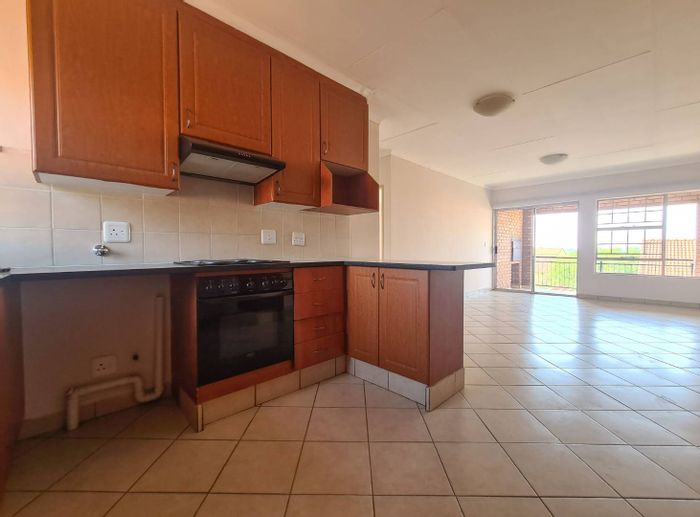 Hazeldean Apartment To Rent: 2 Beds, 2 Baths, Garage, Loadshedding Free!