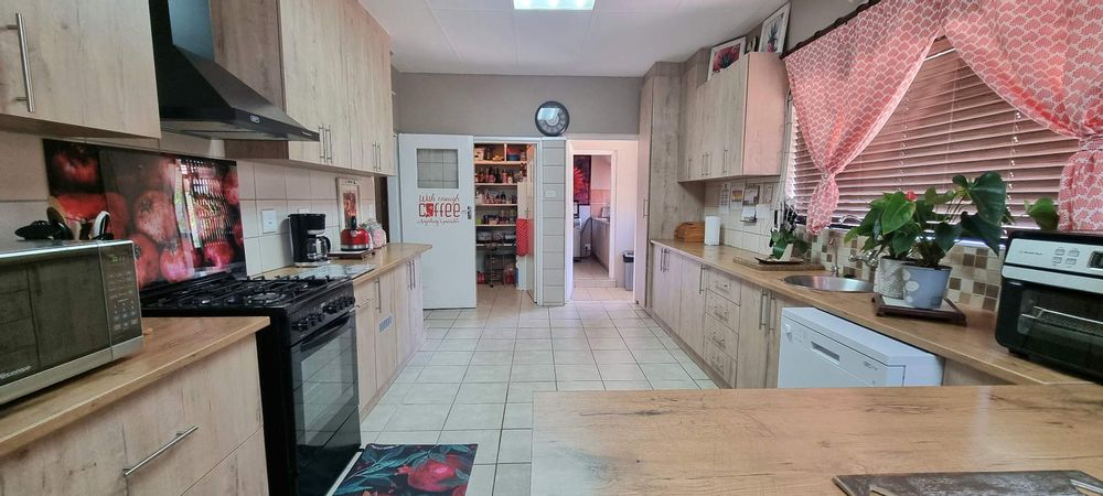 Farmstyle kitchen with pantry and laundry