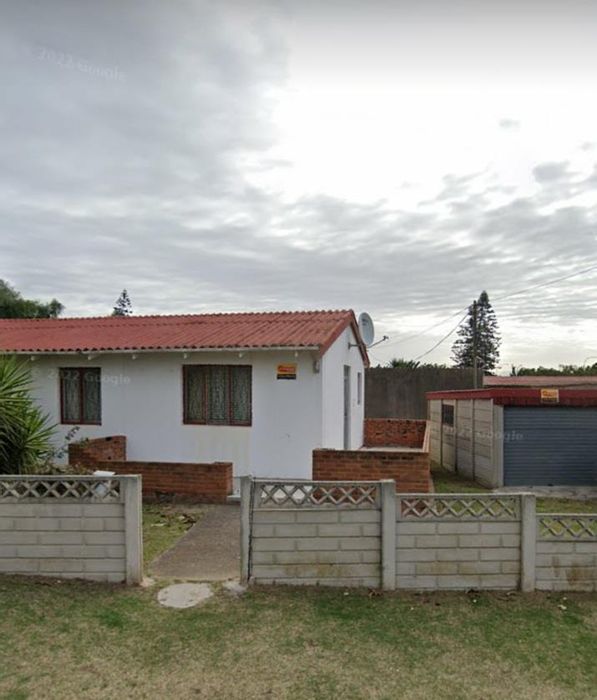 Two-bedroom house in Salsoneville for sale, featuring flexible living spaces and garage.