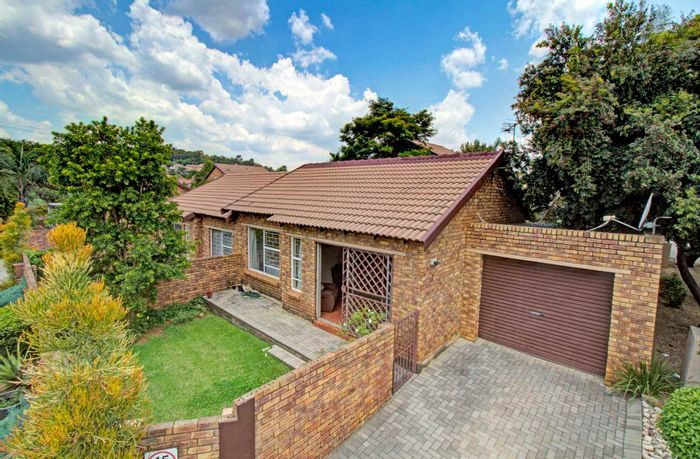 Property #2098256, Townhouse for sale in Wilgeheuwel