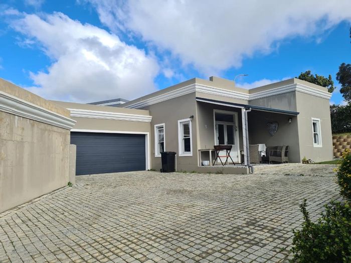 For Sale: Glen Lilly House with 3 bedrooms, double garage, and secure estate living.