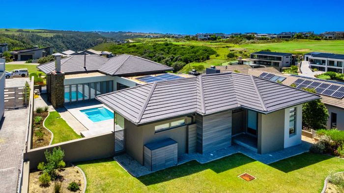 Oubaai House For Sale: 4 bedrooms, pool, golf estate, solar panels, garden.