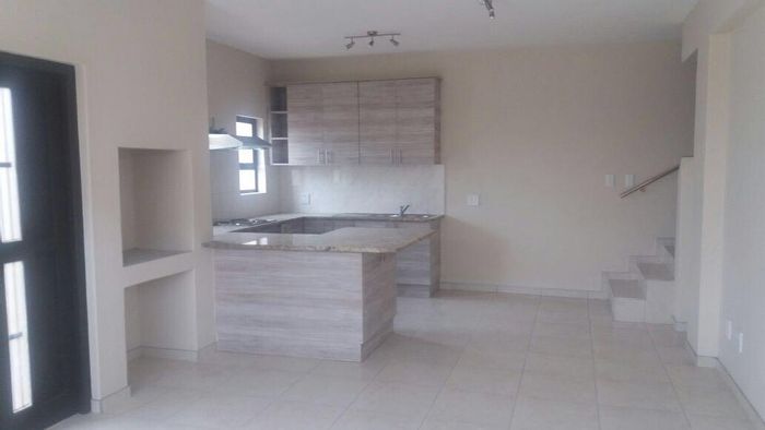 Property #1045139, Townhouse for sale in Fairways Estate