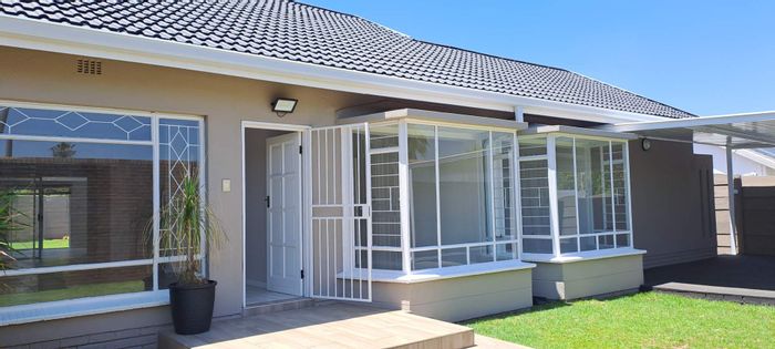 Brackendowns House For Sale: Spacious home with flatlet, double carport, and entertainment area.