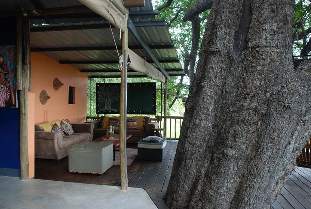 Entertainment Area - Lounge 2