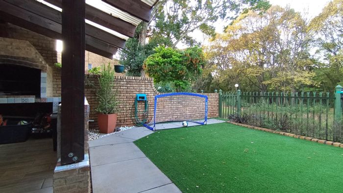 Property #2405036, Townhouse For Sale in Hennopspark