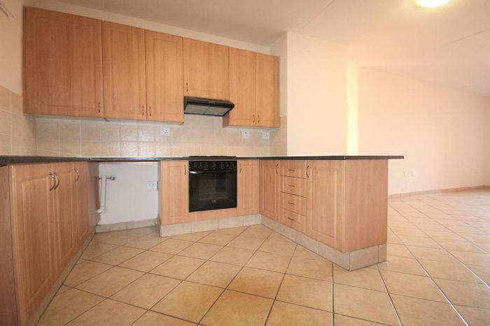 Hazeldean Apartment To Rent: 2 Beds, 2 Baths, Private Laundry, Garage, Garden.