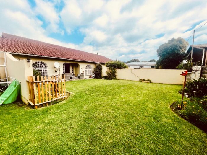 Vryheid Central Townhouse For Sale: 3 Bedrooms, Garage, Patio, Water Efficiency.