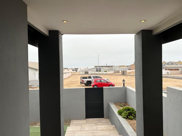 For Sale: House in Swakopmund Ext 14 with beach access, flat, and garage.