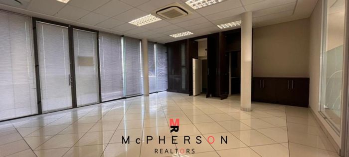 Office To Rent in Southern Industrial Area: 3 Offices, Boardroom, 6 Parking Spaces.