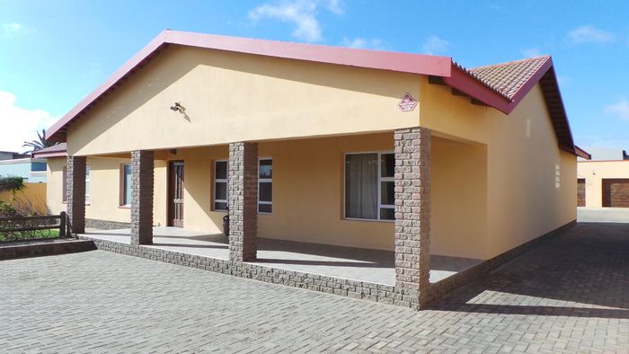 Luxurious 4-Bedroom House for Sale in Meersig with Entertainment Area