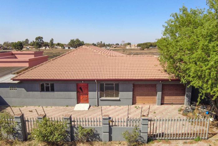 For Sale: Spacious 4-Bedroom House in Mackenzie Park with entertainment area and double garage.