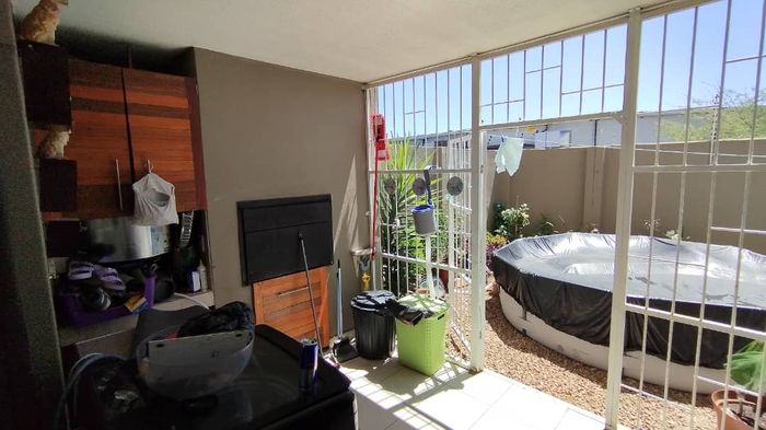 Kleine Kuppe Apartment For Sale: 2 Bedrooms, patio, courtyard, near Grove Mall.