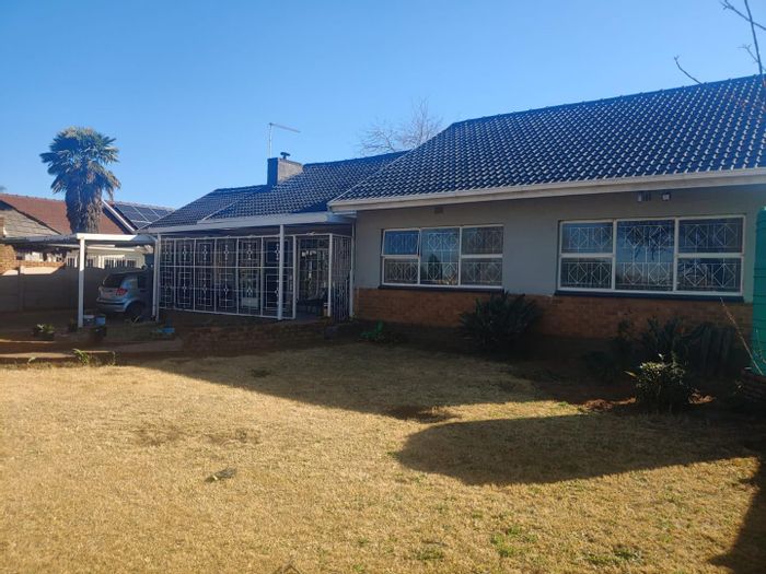 3-Bedroom House To Rent in Beyerspark with fireplace, patio, and versatile outside room.