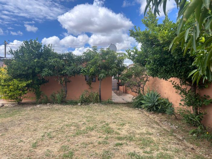 For Sale: House in Mabopane Central with 2 bedrooms, parking, and schools nearby.