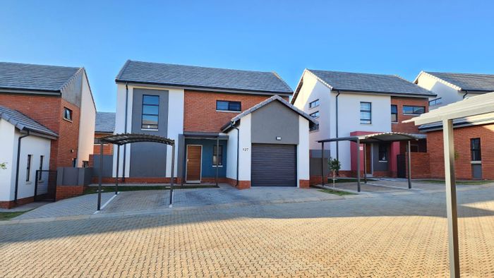 Property #2157340, Townhouse for sale in Amberfield Manor