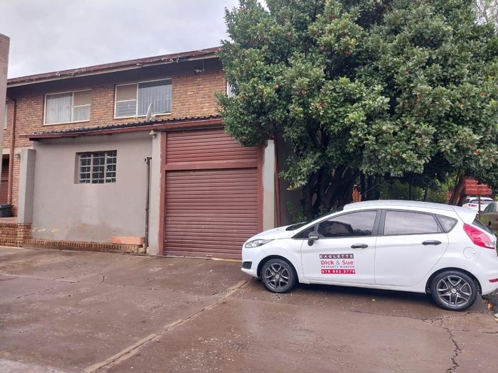 Property #2152171, Townhouse For Sale in Silverton