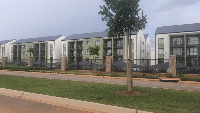 Mooikloof Apartment For Sale: 1 Bed, secure living, close to amenities.