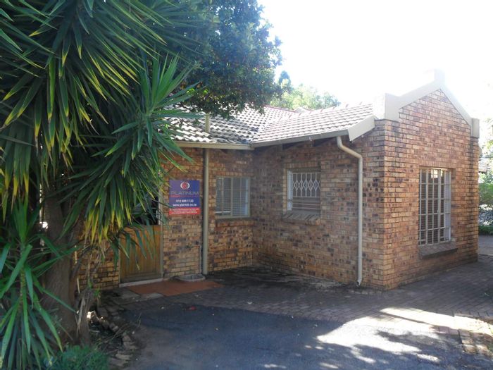 Garsfontein Business Property To Rent: Ideal for offices, includes water & electricity.