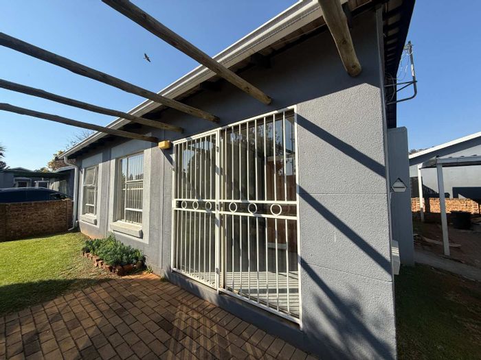 Property #2388375, Townhouse Rental Monthly in Fairland
