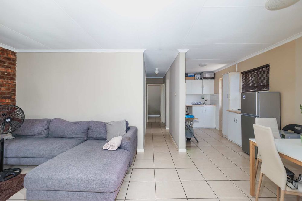 Flatlet - Lounge view 3