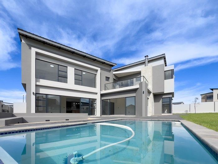 For Sale: House in Midstream Heights with pool, large garden, and entertainment areas.