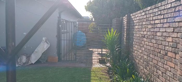 Property #2426207, House For Sale in Eersterust