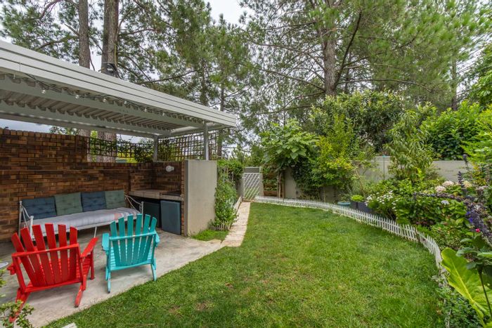 Bryanston Apartment For Sale: 2 beds, garden, secure complex, pet-friendly.