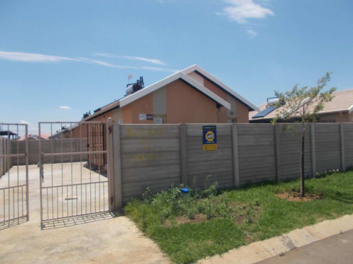 2 Bedroom House For Sale in Sky City with open-plan living and secure yard.