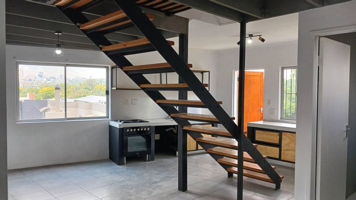 Hurlingham Manor Apartment To Rent: 2 Bedrooms, Loft, Parking, Close to Amenities.