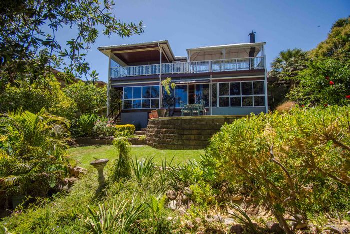 Heldervue House For Sale: 4 beds, pool, braai room, solar system, sea views.