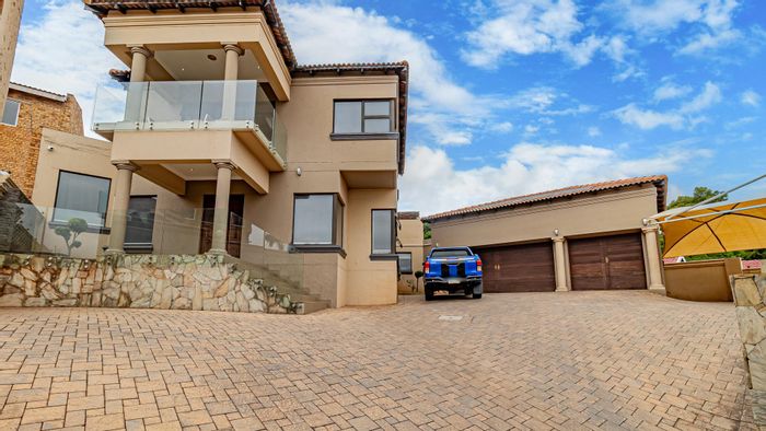 House To Rent in Roodekrans Ext 9: 4 beds, pool, theatre, smart home features.