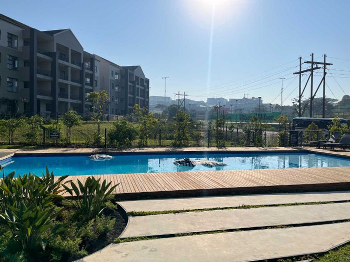 Ballito Central Apartment To Rent: 1 bed, balcony, gym, pool, inverter included.