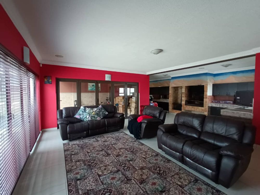 Entertainment area with own braai area and kitchen space