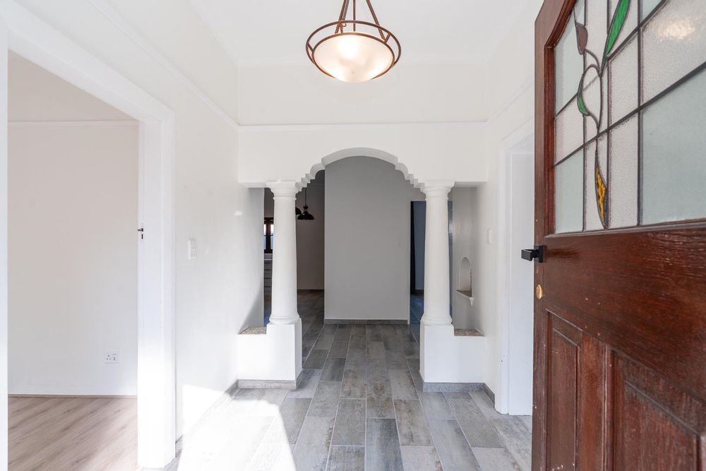 Front entrance leading to kitchen and dining room, main bedroom to right and the lounge to the left