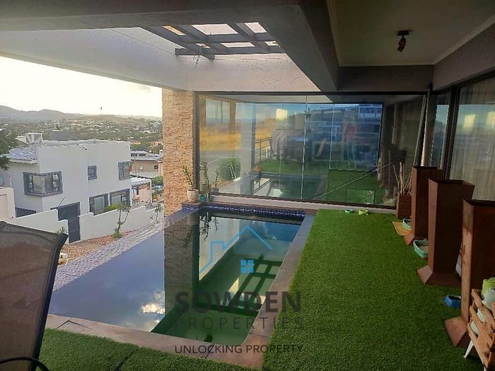 Auasblick House For Sale: 4 beds, infinity pool, double garage, city views.