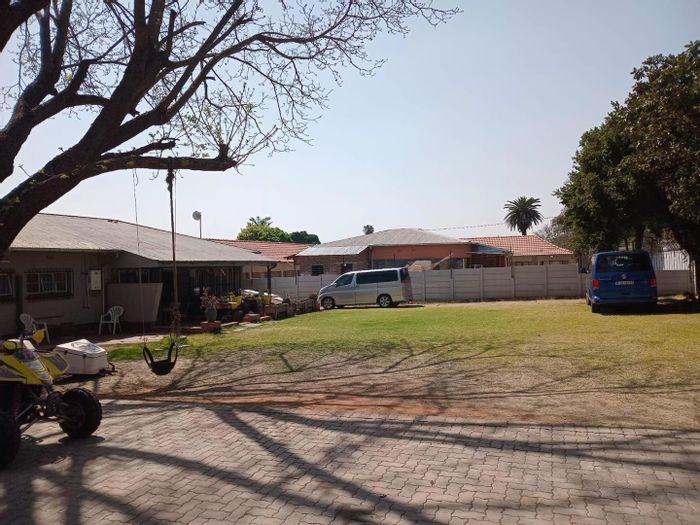 Property #2419989, House For Sale in Silverton