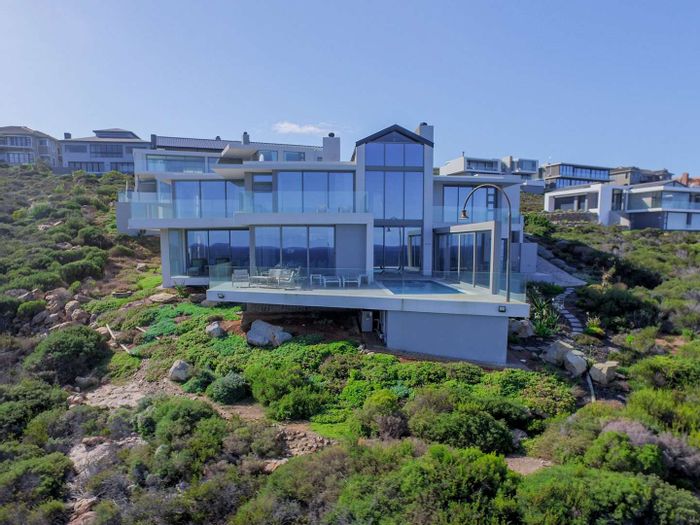 Stunning Ocean Views House for Sale in Pinnacle Point Golf Estate!