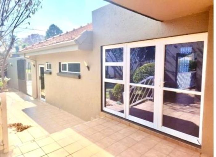 Cyrildene House To Rent: 3 Bedrooms, garden, garage, prepaid utilities, close to amenities.