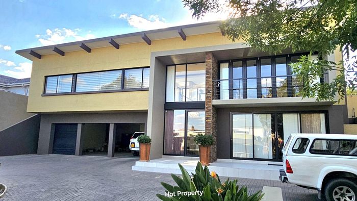 For Sale: Auasblick House with pool, flats, and ample parking. Ideal family space.