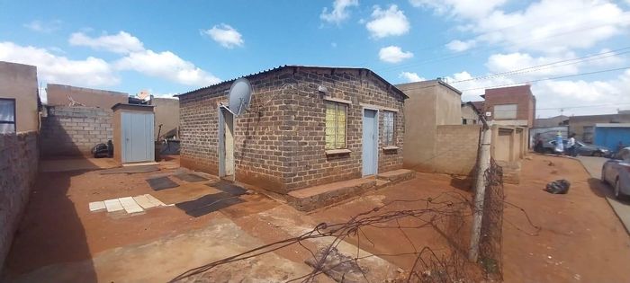 Property #2222608, House pending sale in Tembisa Central