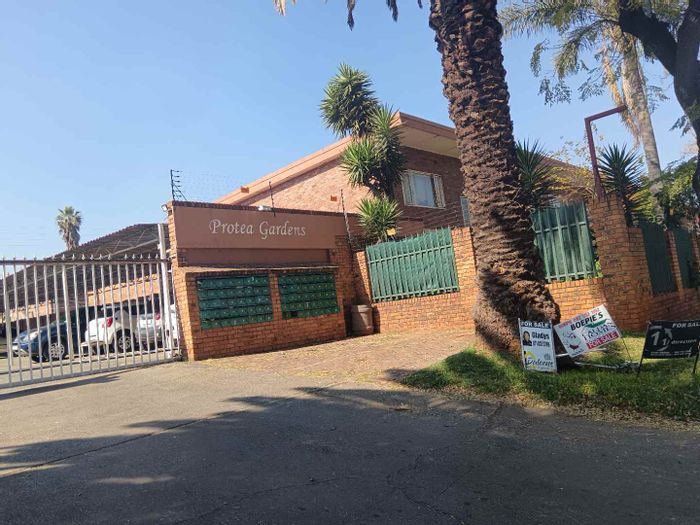 For Sale: Townhouse in Witfield with 2 bedrooms, garden, and secure parking.
