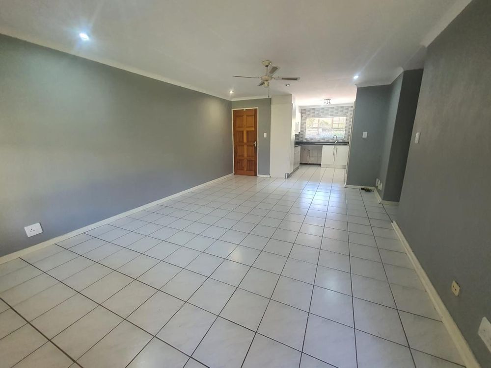 Lounge/dining room combined