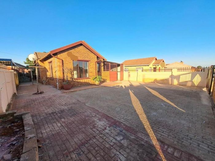 Property #2166193, House for sale in Soshanguve Xx