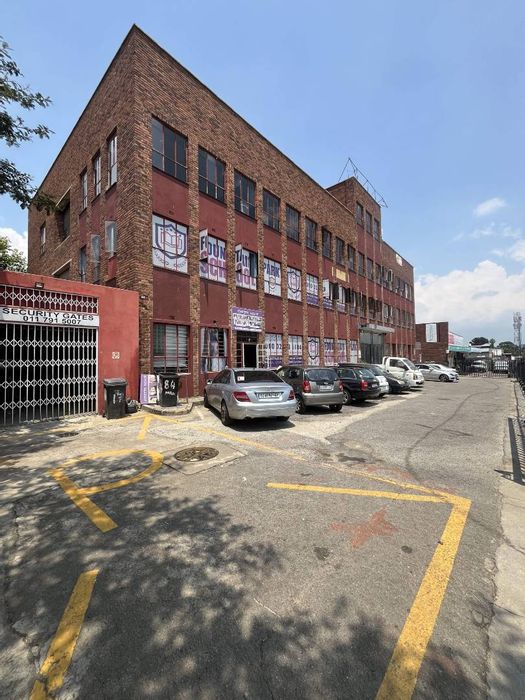 For Sale: Multi-tenanted business in Fontainebleau with diverse income streams.