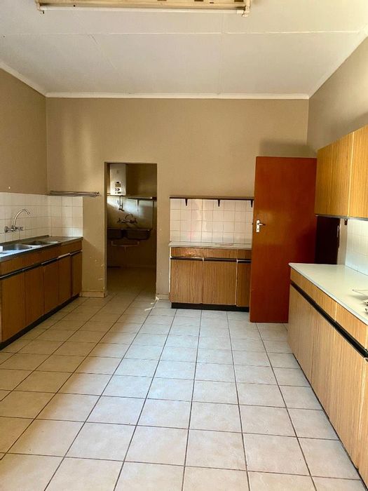 Rundu Central House For Sale: 3 Bedrooms, Study, Large Erf, Single Garage.